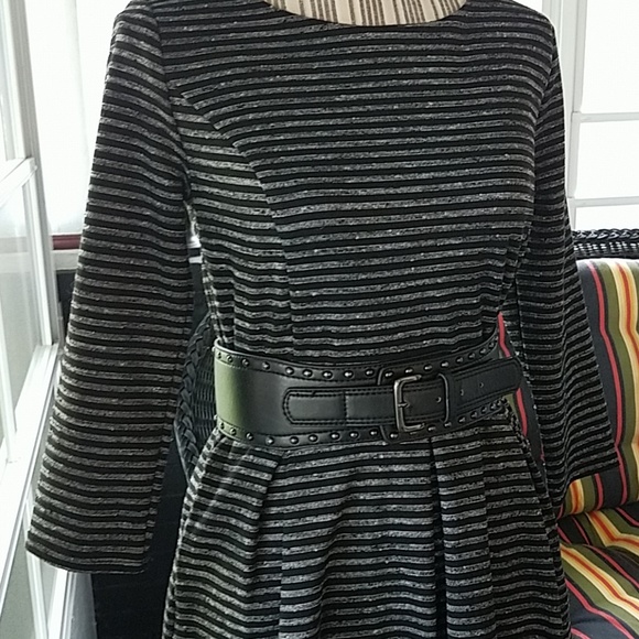 Black and silver striped pleated dress w pockets - Picture 2 of 7